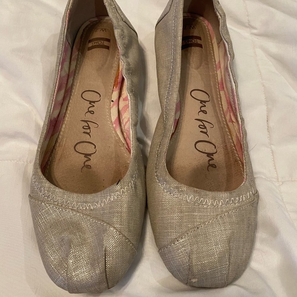 GUC Toms Ballet Flats Sz 7 Silver Platinum Color